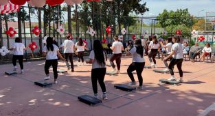 Antalya'da Çocuk Kuruluşunda 19 Mayıs Coşkusu