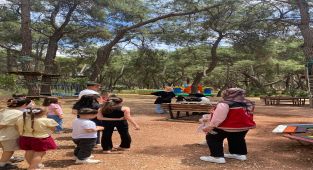 Antalya'da Çocuklar İçin Ekran Yerine Akran Sosyalleşmesi Etkinliği