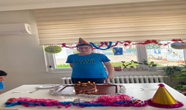 Antalya'da Otizmli Bireyin Doğum Günü Kutlandı