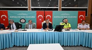 Antalya'da Spor Güvenliği Toplantısı: Valilik ve Emniyet Tedbirleri Değerlendirdi