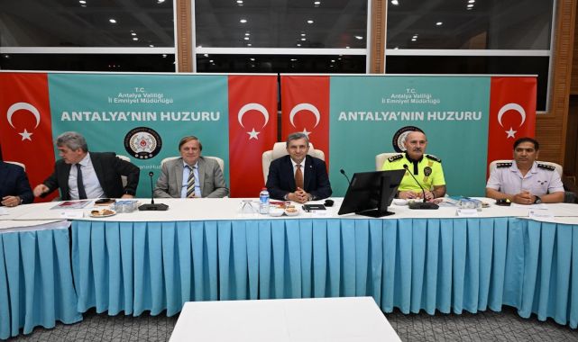 Antalya'da Spor Güvenliği Toplantısı: Valilik ve Emniyet Tedbirleri Değerlendirdi