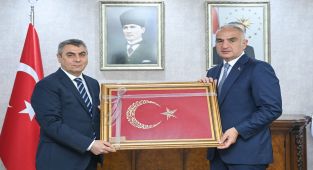 Bakan Ersoy, Mersin'de Kültür ve Turizm Çalışmalarını Değerlendirdi