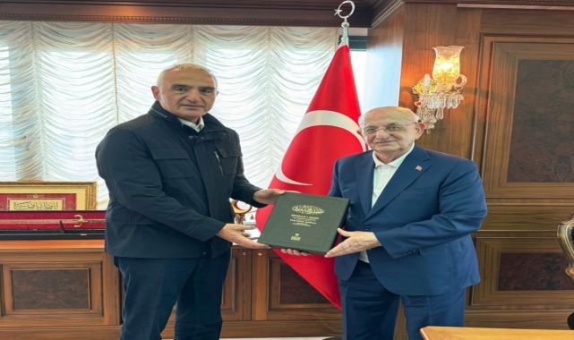Bakan Ersoy, TBMM Eski Başkanı İsmail Kahraman'ı Ziyaret Etti