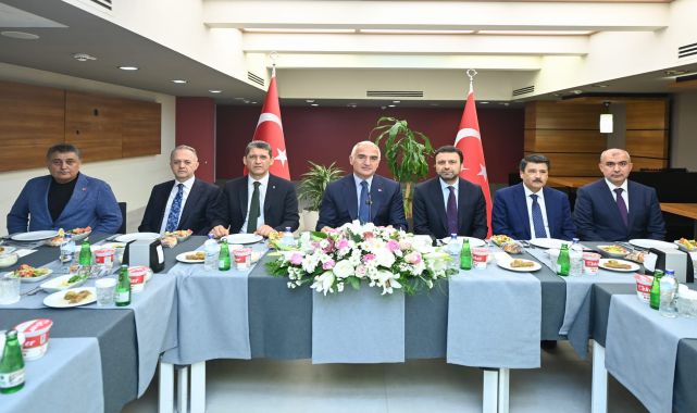 Bakan Ersoy'dan Antalya Teşkilatına Övgü: 'Gönül Köprüsünün En Önemli Göstergesi'
