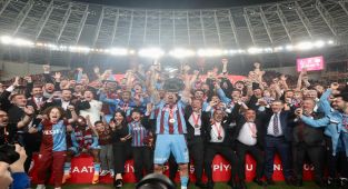Bakan Ersoy'dan Trabzonspor'a Ziraat Türkiye Kupası Tebriği
