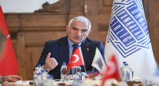Bakan Ersoy'dan Turizm Sektörü ve Bankacılık Sektörü Temsilcileriyle Değerlendirme Toplantısı