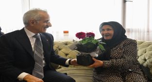 Bakan Uraloğlu, Trabzon Köşk Huzurevi'nde Bayram Coşkusunu Yaşlılarla Paylaştı