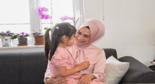 Berna Çiçek'ten Koruyucu Aile Ziyareti: Sevgi Dolu Yuvaların Önemi Vurgulandı