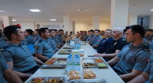 Karaman Valisi Çiçek, POMEM'de Polis Adaylarıyla Buluştu