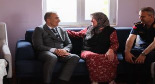 Karaman Valisi Çiçek, Şehit Ailesini Ziyaret Etti
