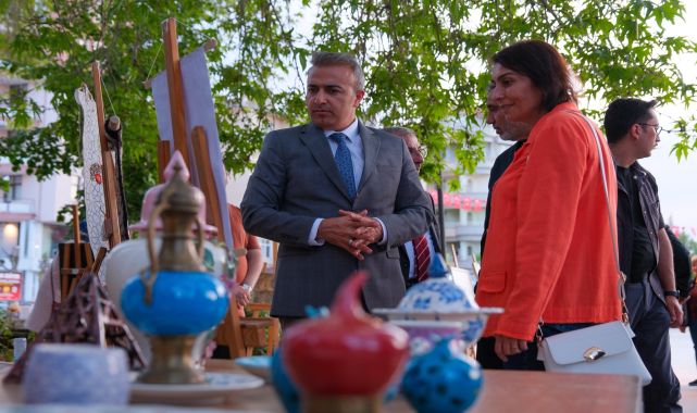 Karaman Valisi Hayrettin Çiçek, Türkçe ve Yunus Emre Resim Sergisi'ni Ziyaret Etti
