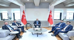 Ulaştırma ve Altyapı Bakanı Uraloğlu, Karabük Heyetini Ağırladı