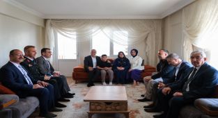 Vali Çiçek ve Eşi, Gazimiz Dimli Ailesini Ziyaret Etti