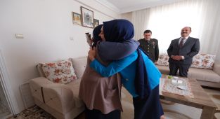 Vali Eşi Berna Çiçek, Şehit Annesi Gülizar Kan'ı Ziyaret Etti