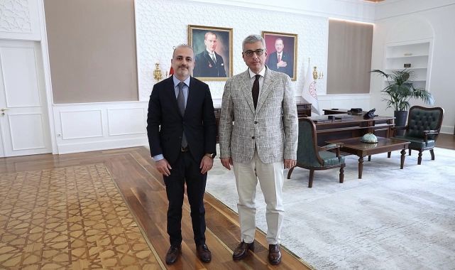 Antalya Eğitim ve Araştırma Hastanesi Başhekimi, Sağlık Bakanı'nı Ziyaret Etti