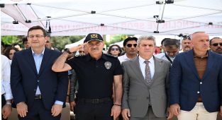 Antalya Emniyet Müdürü ve Protokol, Gençlik Şölenine Katıldı