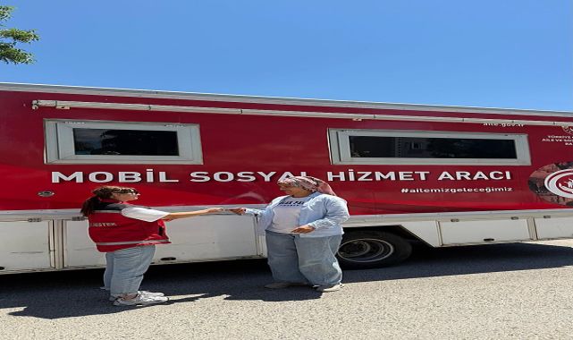 Antalya'da Mobil Sosyal Hizmet Aracı Kemer'de Vatandaşlarla Buluştu