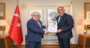 Bakan Ersoy'dan Rusya Büyükelçisi ile Turizm Görüşmesi