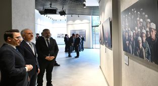 Bakan Uraloğlu, AA'nın Gazze ve Afet Bölgeleri Fotoğraf Sergisini Ziyaret Etti
