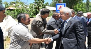 Bakan Uraloğlu Hakkari'de Hemşehrileriyle Buluştu
