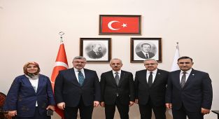 Ulaştırma Bakanı Uraloğlu Afyonkarahisar Heyetiyle TBMM'de Buluştu