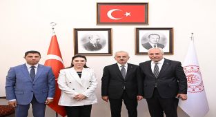 Ulaştırma Bakanı Uraloğlu: Ağrı İçin Çalışmaya Devam
