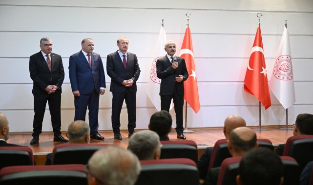 Ulaştırma Bakanı Uraloğlu: Bayramlaşma Vesilesiyle Mesai Arkadaşlarıyla Bir Araya Geldi