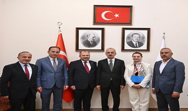 Ulaştırma Bakanı Uraloğlu, Kastamonu Heyetiyle Gazi Meclis'te Buluştu