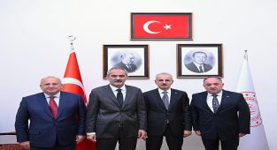 Ulaştırma Bakanı Uraloğlu, Mahmut Özer ve Ordu Heyetiyle Buluştu