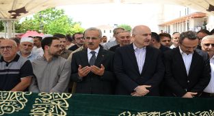 Ulaştırma ve Altyapı Bakanı Uraloğlu, AK Parti Trabzon Milletvekili Karaismailoğlu'nun Ailesine Taziye Ziyaretinde Bulundu