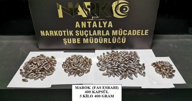 Mide ve bağırsaklarından 400 kapsül esrar çıkan 4 şüpheli yakalandı