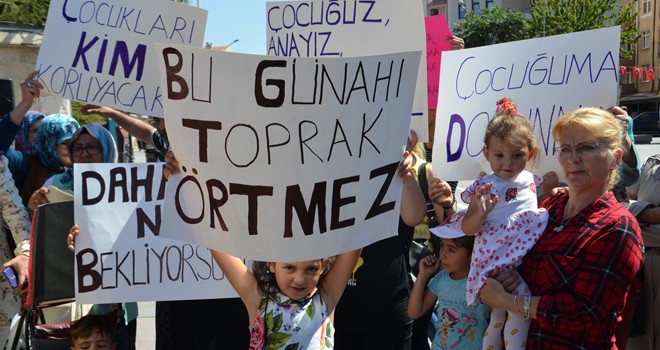 Kadınlardan Çocuk Cinayetlerine Tepki