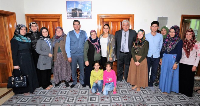 Vali Eşinden Şehit Aileleri ve Gazilere Ziyaret