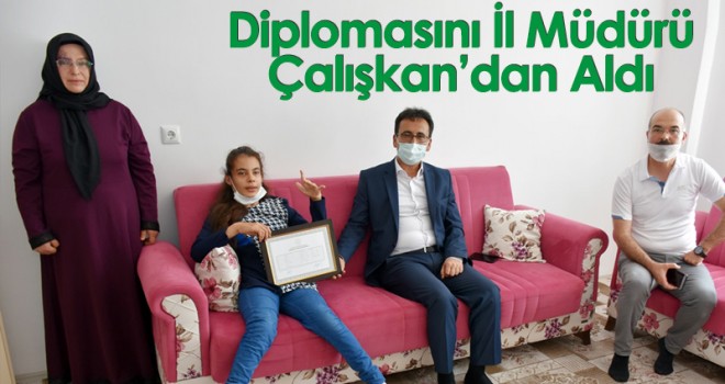 Vildan Öztürk, Diplomasını İl Müdürü Çalışkan’dan Aldı