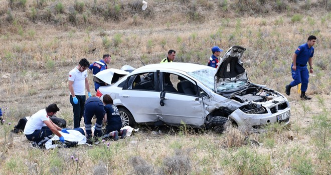 Konya'da Otomobil Şarampole Devrildi! 2 Ölü, 3 Yaralı