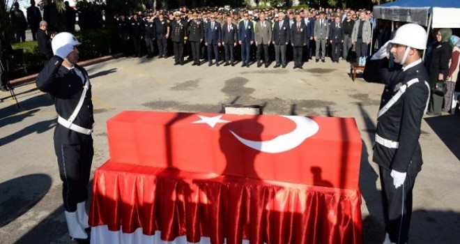 Kalp krizi sonucu ölen polis memuru toprağa verildi