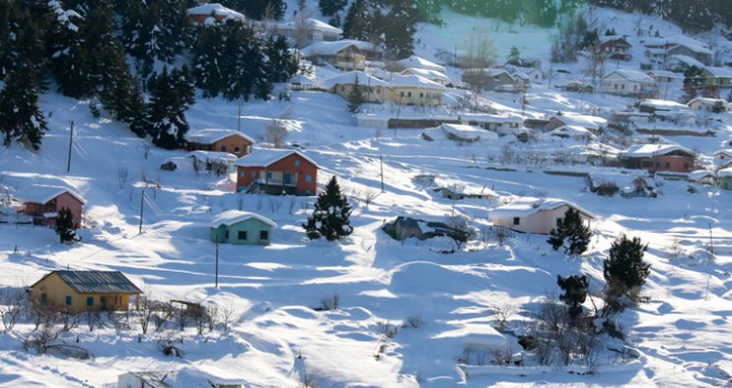 Toros Dağları'ndaki yaylalar karla kaplandı