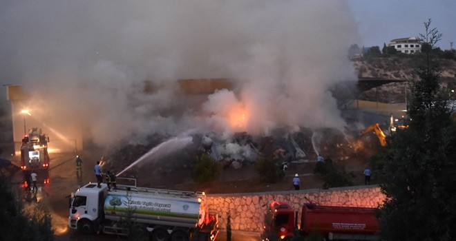 Karton Fabrikasında Yangın Çıktı