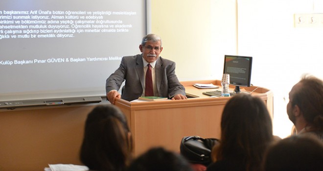 Edebiyat, Tarihten Bağımsız Değerlendirilemez