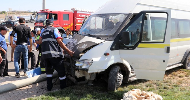 İşçi Servisi İle Otomobil Çarpıştı! 8 Yaralı