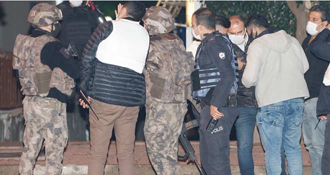 Antalya'da Eski eşini silahla vurmaya çalıştı