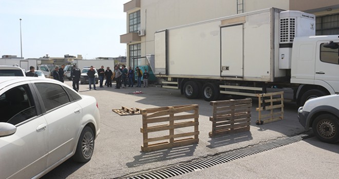 Asansöre kafası sıkışan şoför öldü