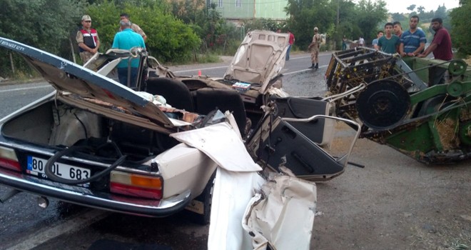 Otomobil Biçerdöverle Çarpıştı! Ölü ve Yaralılar Var