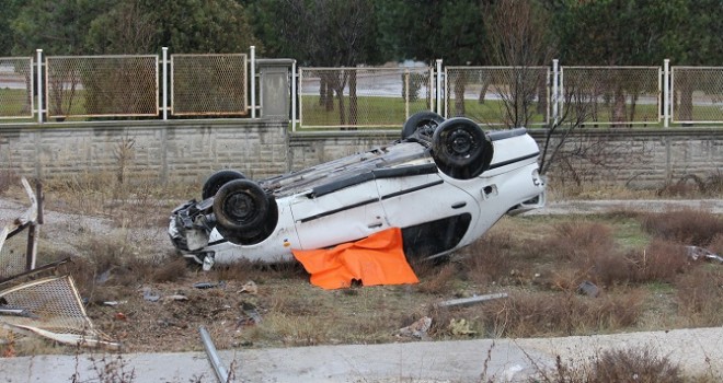 Konya'da devrilen otomobilin sürücüsü öldü