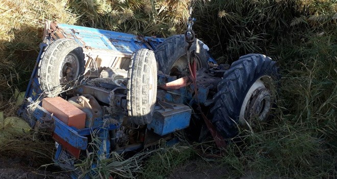 Traktör Devrildi Sürücüsü Hayatını Kaybetti