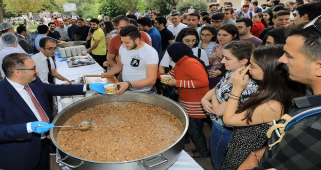 Aşureler Rektör’den