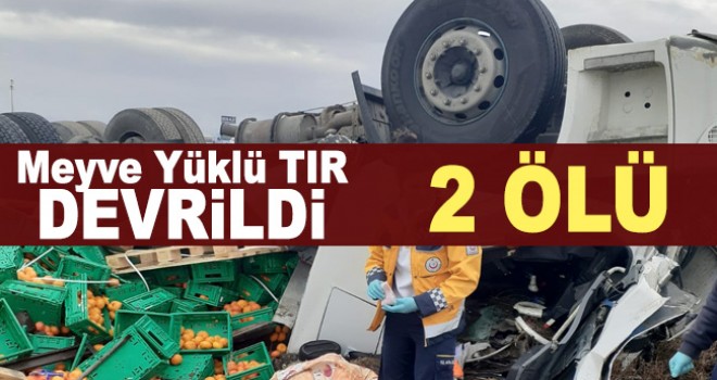 Mandalina yüklü kamyon devrildi: 2 ölü