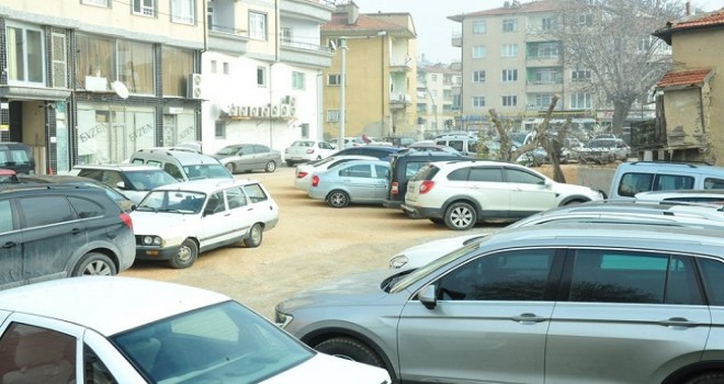 Karaman'da metruk binalar yıkılarak otoparka dönüştürülüyor