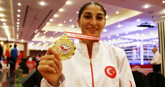 Boksta ikizi gibi dünya şampiyonu olmak istiyor