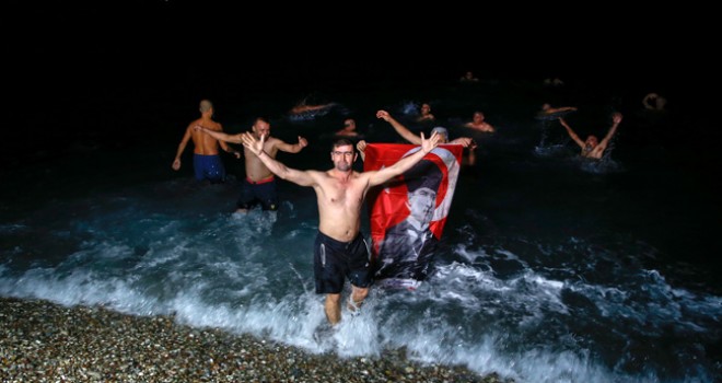 Yeni yılı denizde karşıladılar
